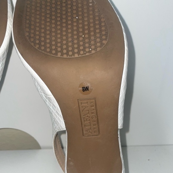 White pointed toe heels slingback heels kitten heels snakeskin heels - Picture 9 of 10